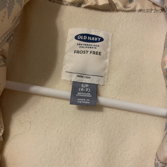 Girls lightly used puffer vest. Size SM. Old navy. - Picture 3 of 3